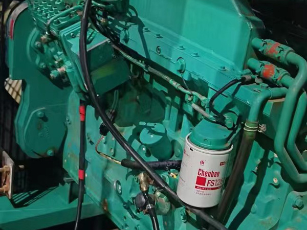 胶州如何确定新的发电机组控制系统是否与原系统兼容？